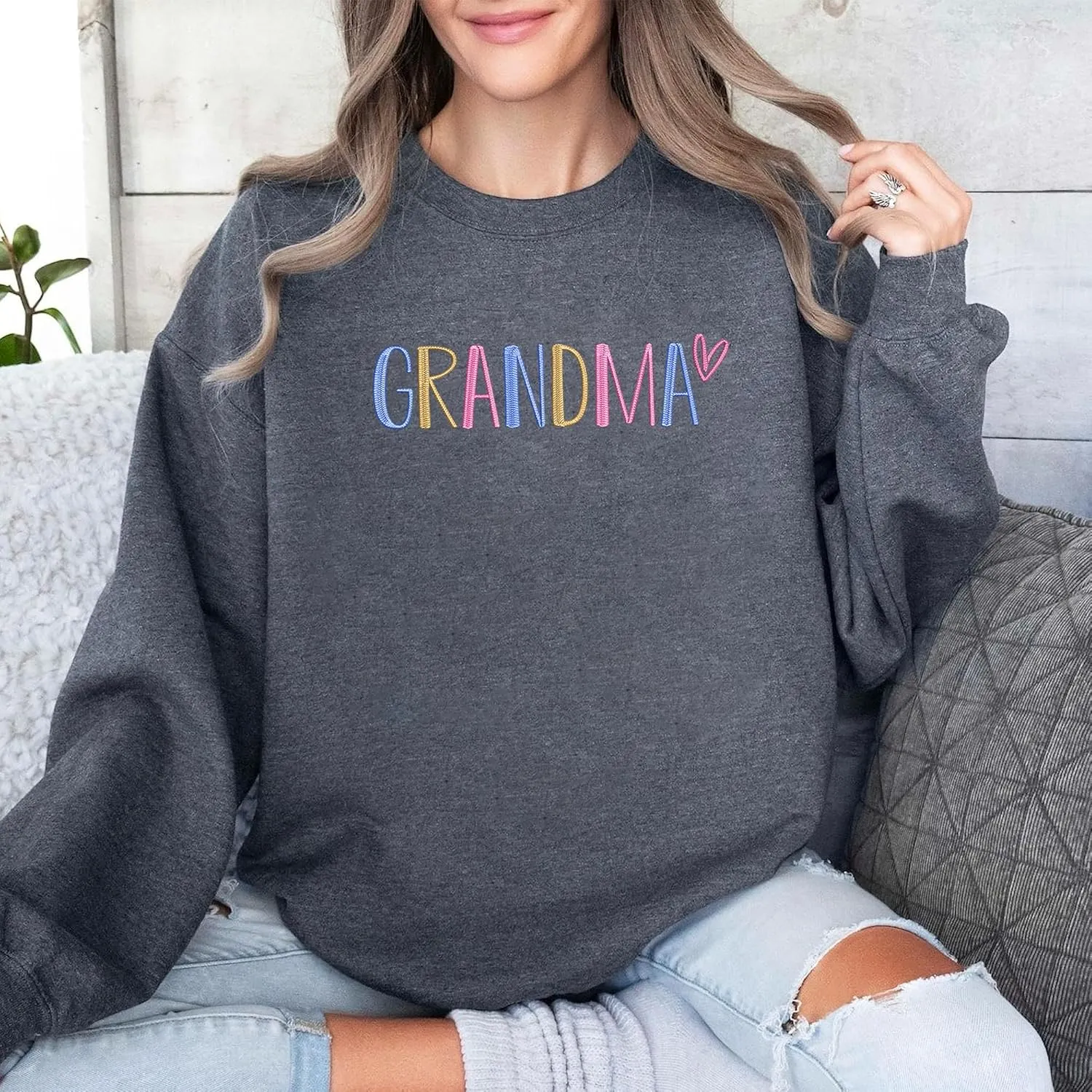 GODMERCH Embroidered Grandma Sweatshirt, Gifts Birthday Mothers Day for Grandma, Embroidery Crewneck Sweatshirts for Women