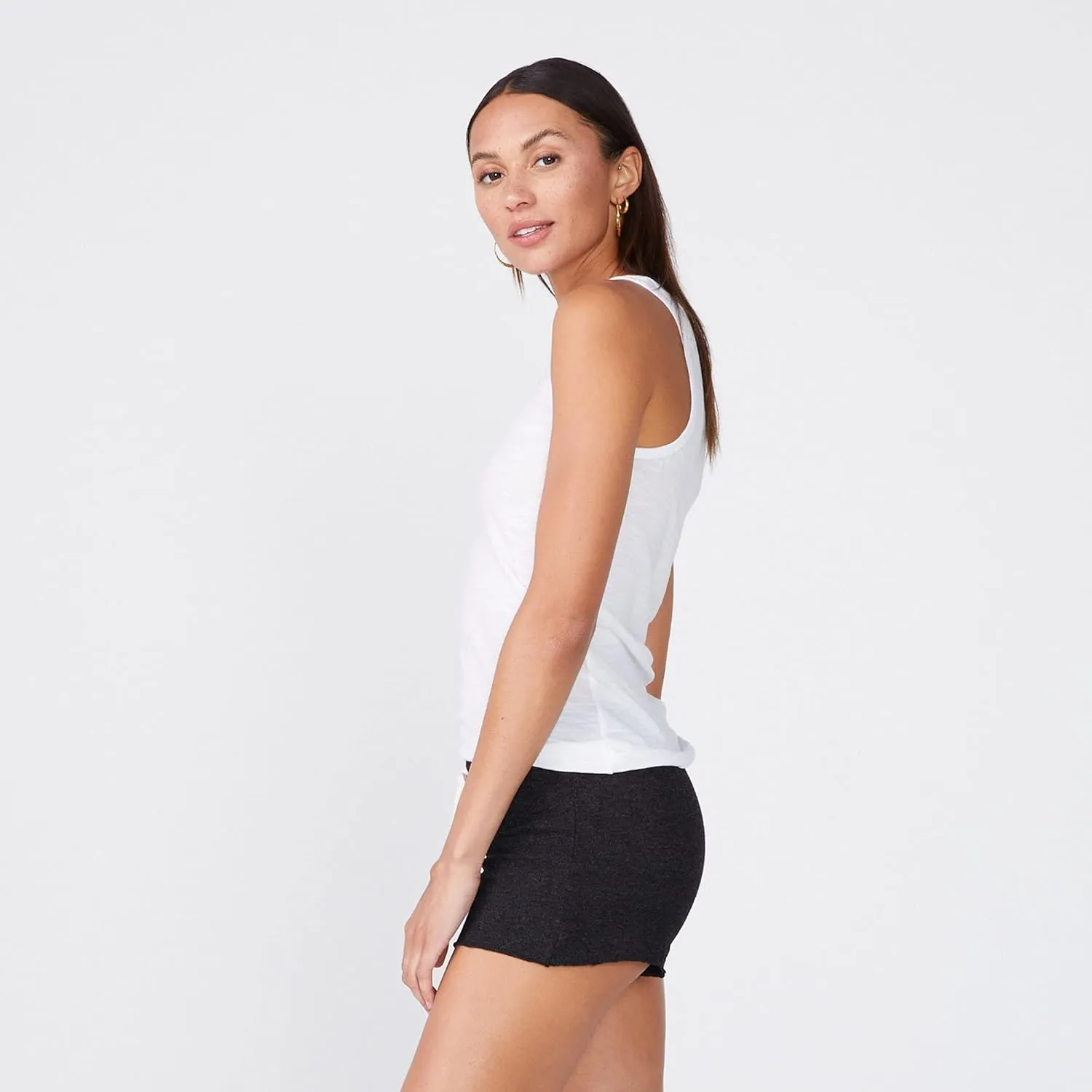 Monrow Women's Narrow Tank Top, Scoop Neck & Layer-Friendly, Casual Fit & Super Soft Material